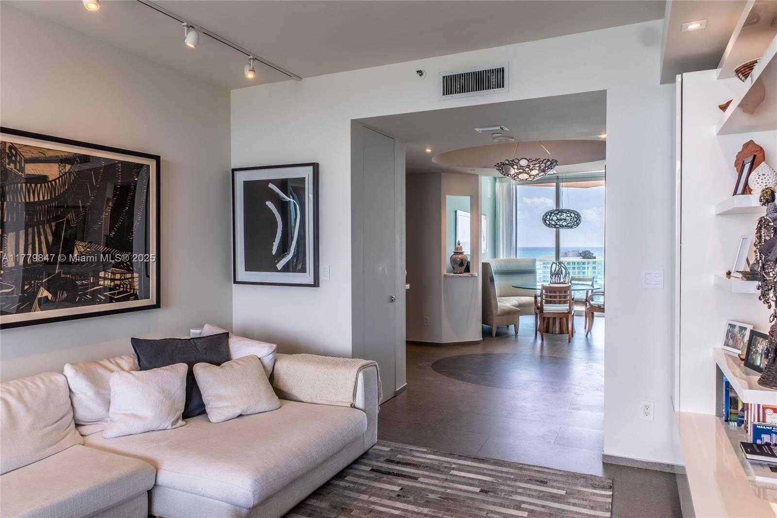 Small Image of 300 SOUTH POINTE DR #1502, Miami Beach Number 33