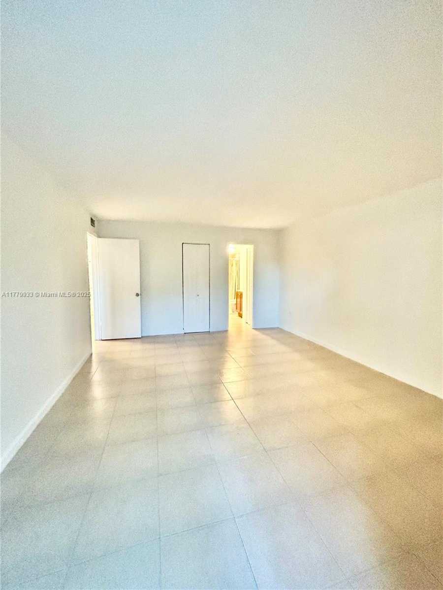 Small Image of 9375 FONTAINEBLEAU BLVD #L217, Miami Number 10