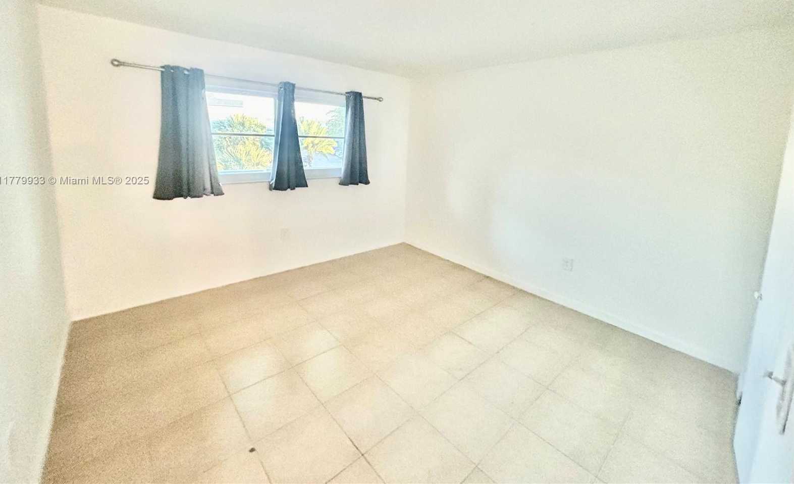 Small Image of 9375 FONTAINEBLEAU BLVD #L217, Miami Number 13