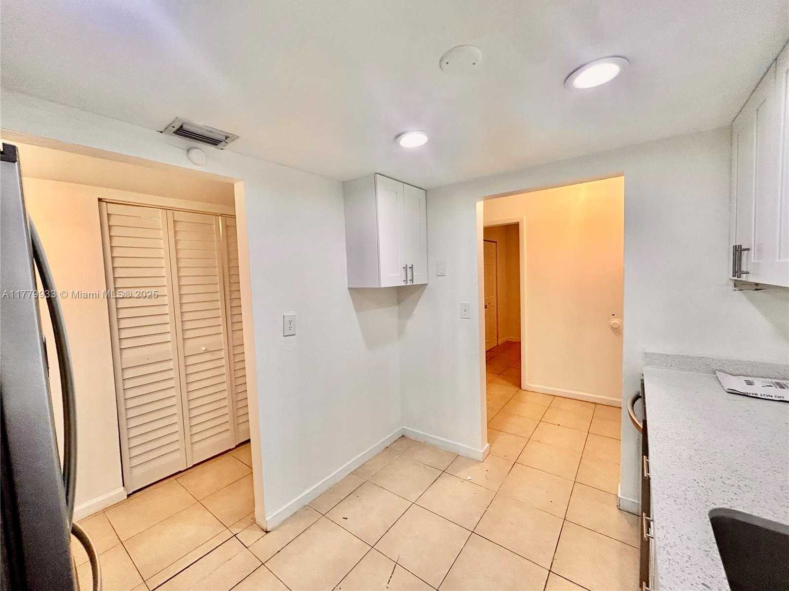 Small Image of 9375 FONTAINEBLEAU BLVD #L217, Miami Number 17