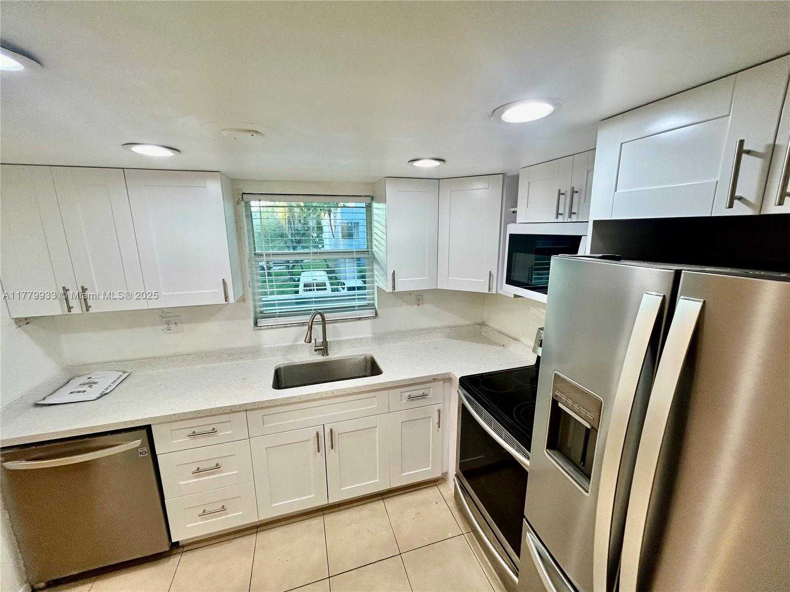 Small Image of 9375 FONTAINEBLEAU BLVD #L217, Miami Number 2