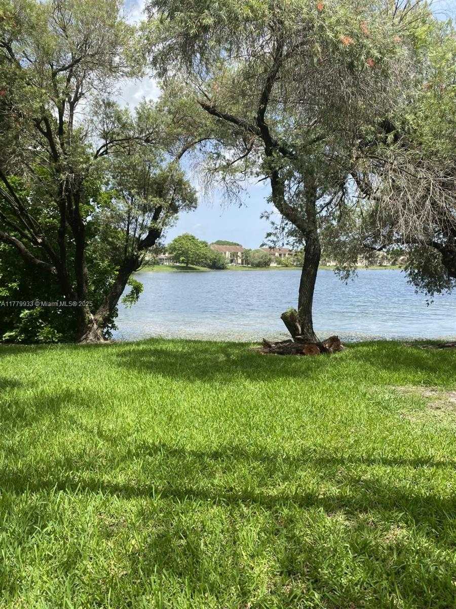 Small Image of 9375 FONTAINEBLEAU BLVD #L217, Miami Number 27