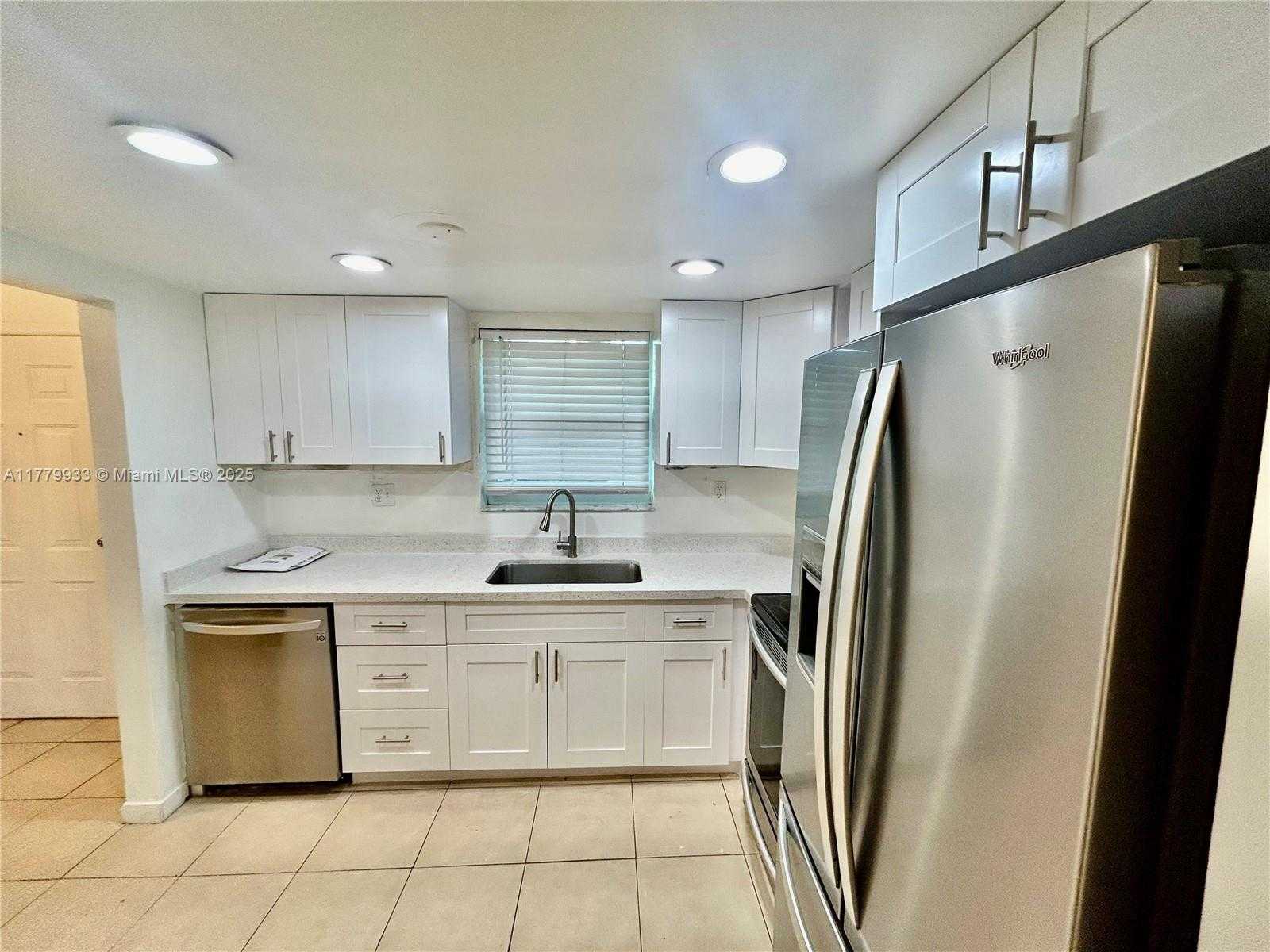 Small Image of 9375 FONTAINEBLEAU BLVD #L217, Miami Number 3