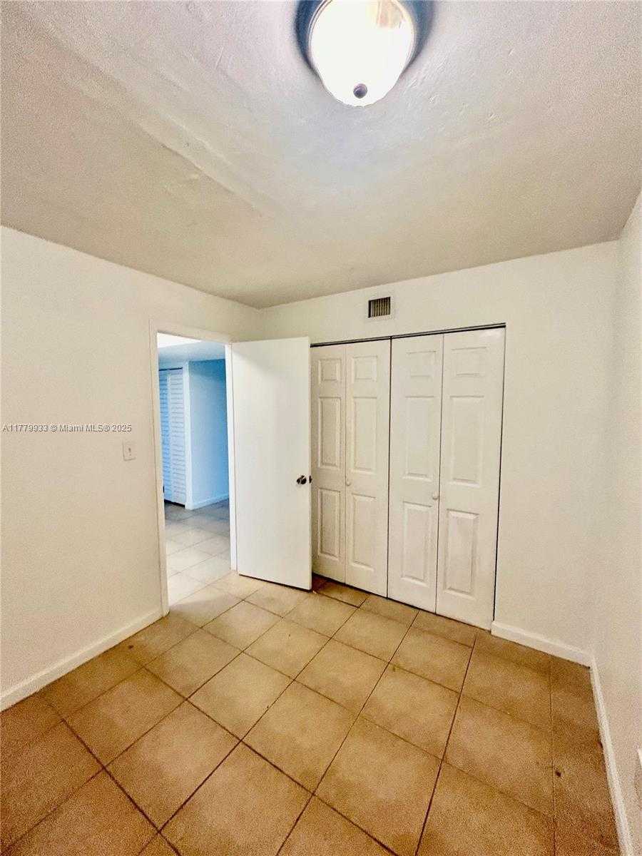 Small Image of 9375 FONTAINEBLEAU BLVD #L217, Miami Number 8