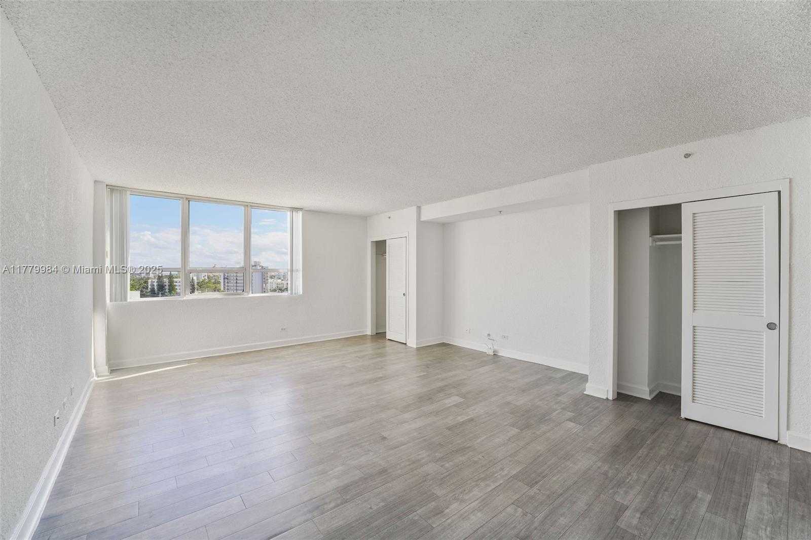 Small Image of 1500 BAY RD #S-1476, Miami Beach Number 4