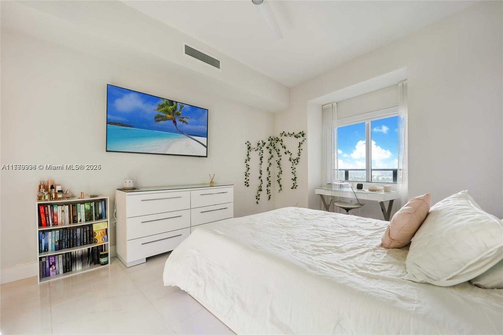 Small Image of 1100 BISCAYNE BLVD #3004, Miami Number 10