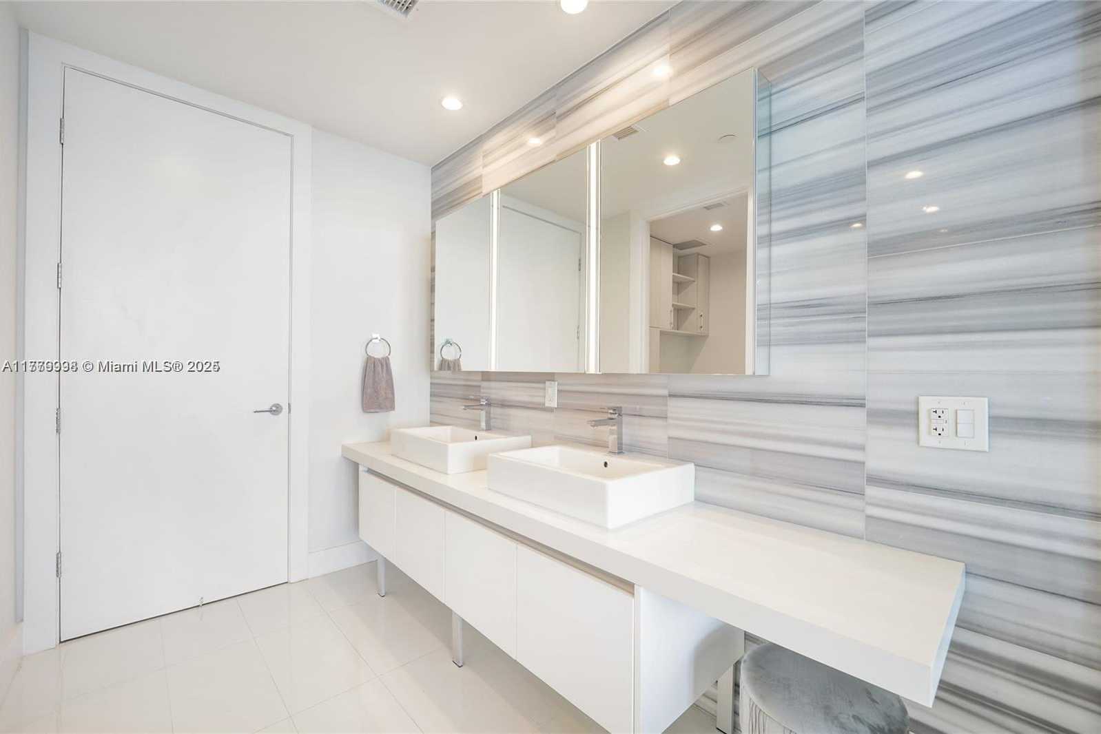 Small Image of 1100 BISCAYNE BLVD #3004, Miami Number 13
