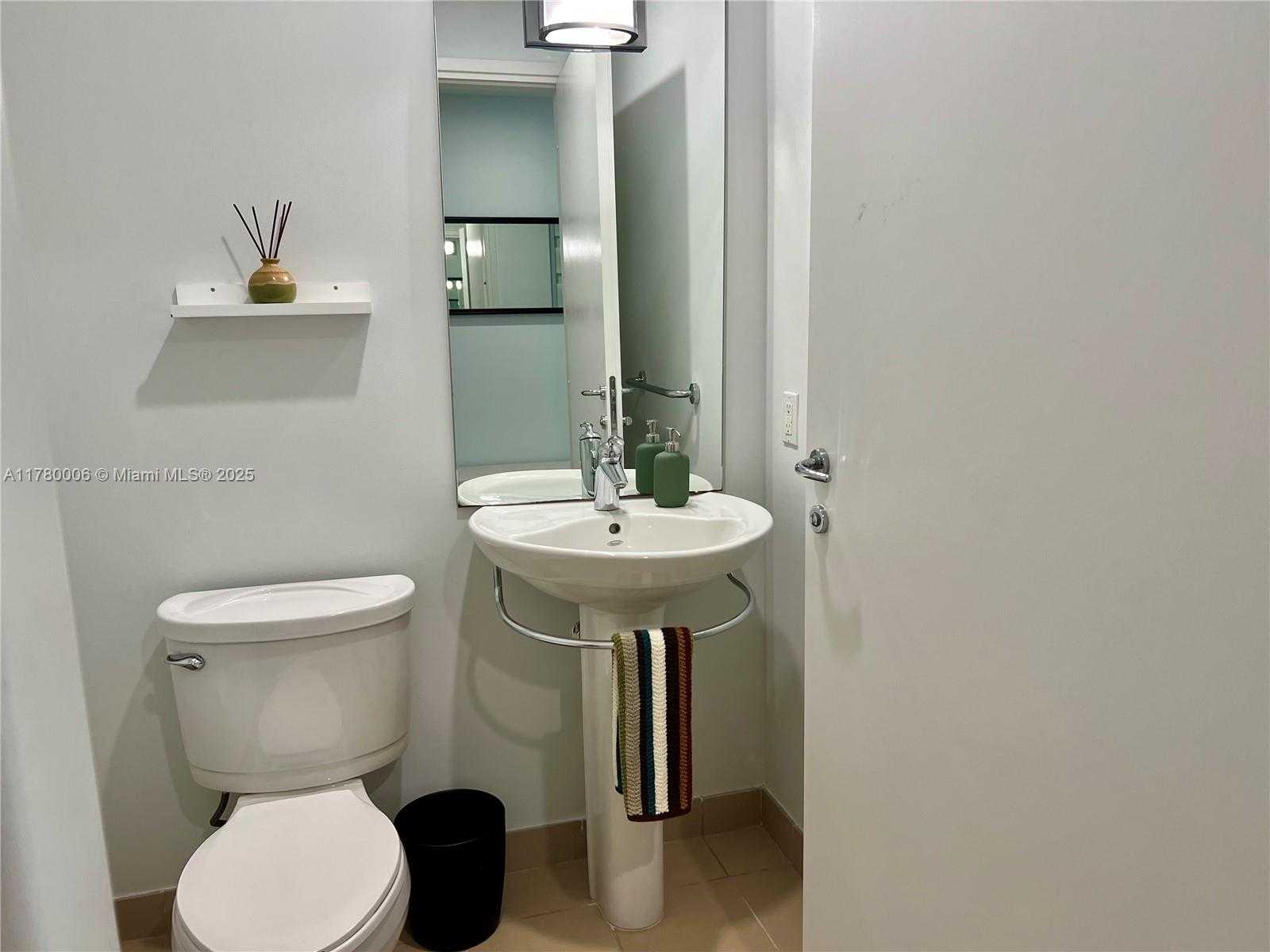 Small Image of 300 SOUTH BISCAYNE BLVD #1701, Miami Number 8