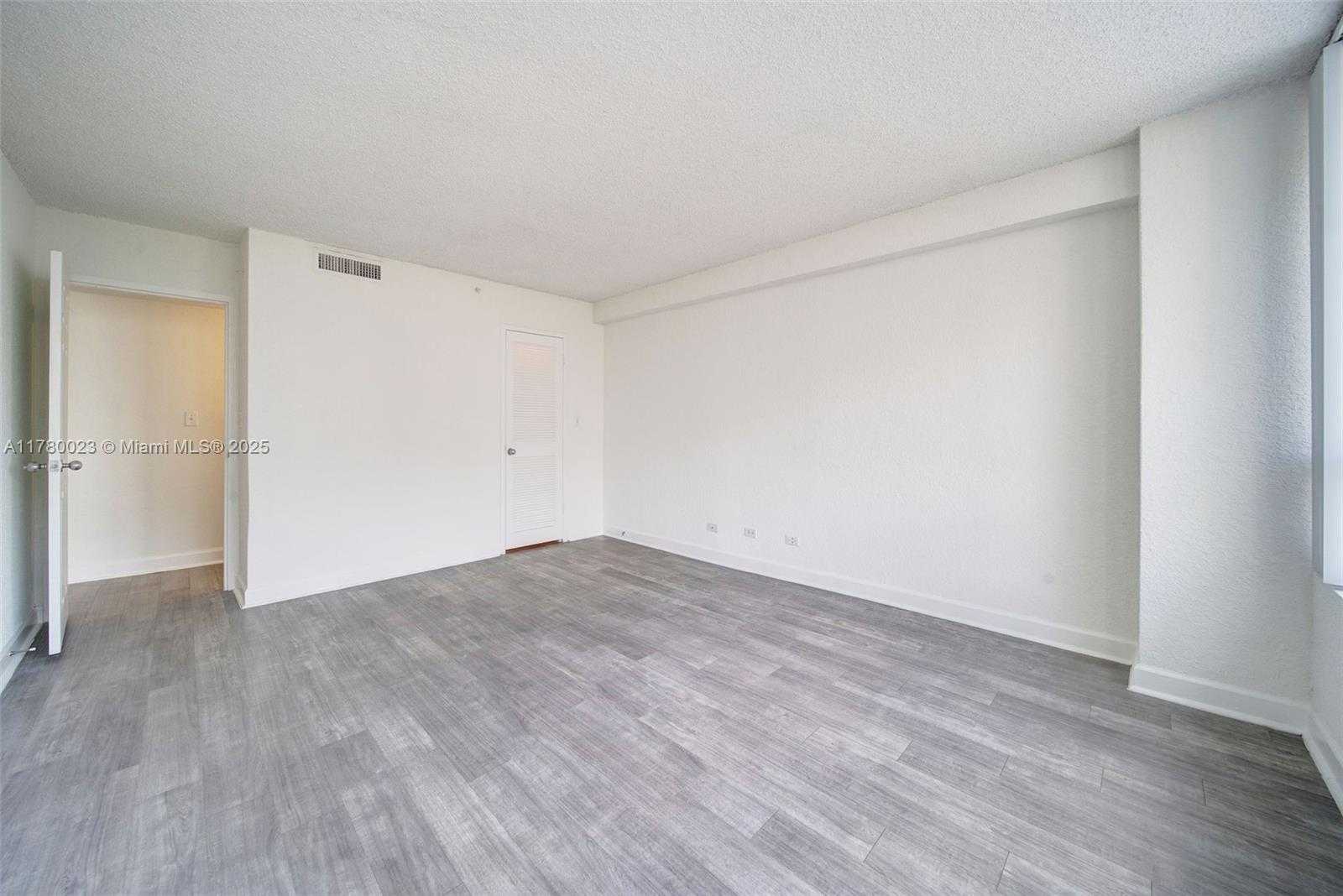 Small Image of 1500 BAY RD #S-0650, Miami Beach Number 16