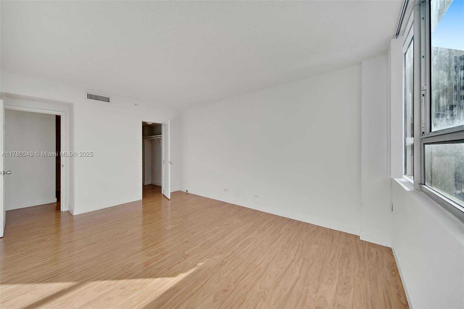 Small Image of 1500 BAY RD #S-1266, Miami Beach Number 18