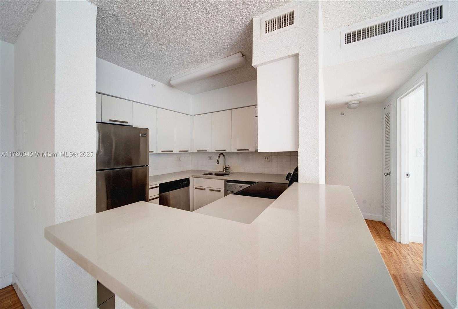 Small Image of 1500 BAY RD #S-1266, Miami Beach Number 3