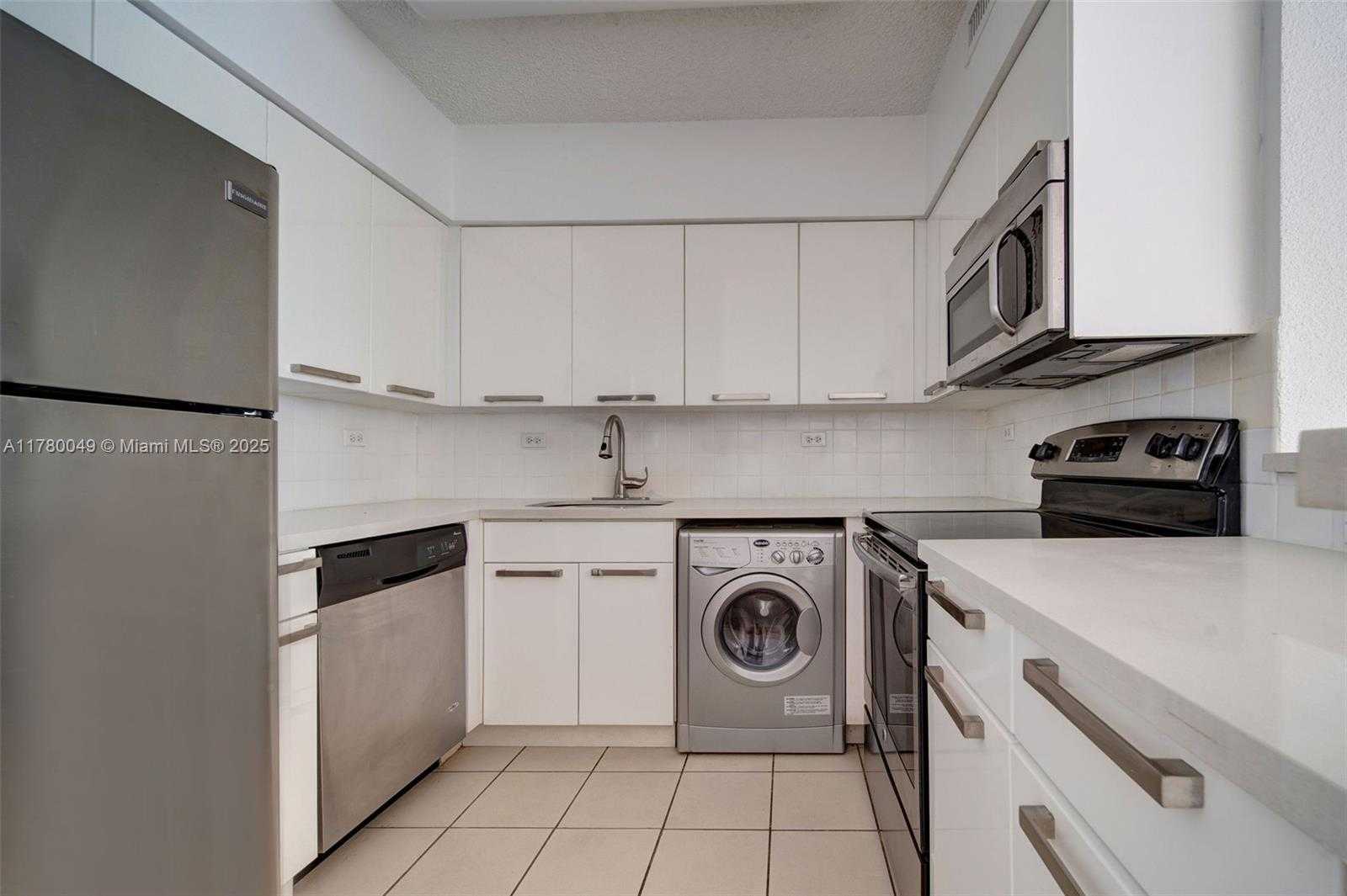 Small Image of 1500 BAY RD #S-1266, Miami Beach Number 4
