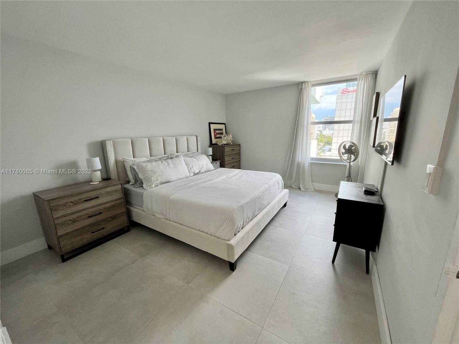 Small Image of 2899 COLLINS AVE #917, Miami Beach Number 12