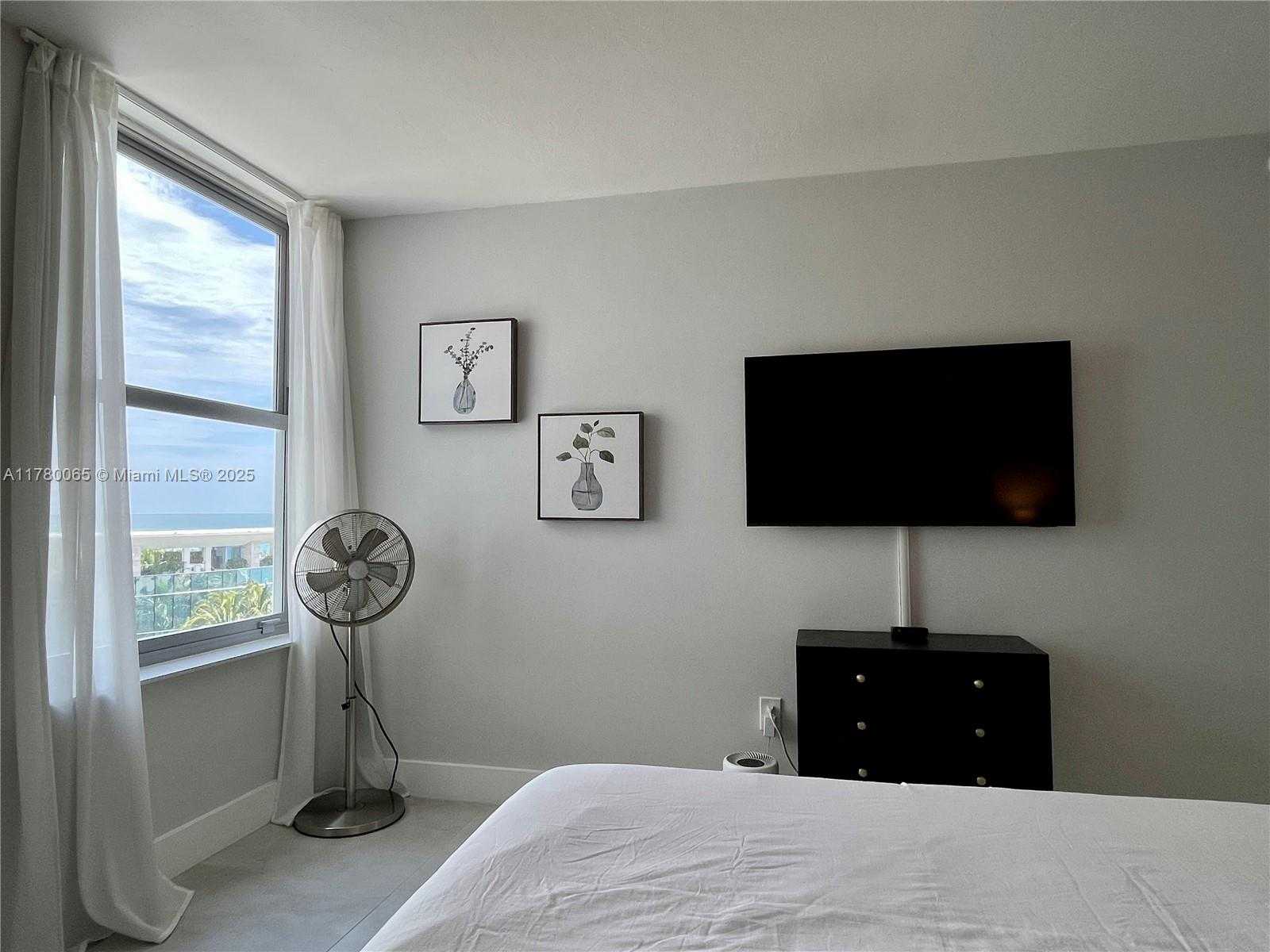 Small Image of 2899 COLLINS AVE #917, Miami Beach Number 13