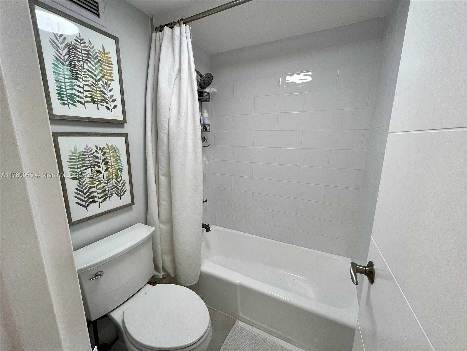 Small Image of 2899 COLLINS AVE #917, Miami Beach Number 15