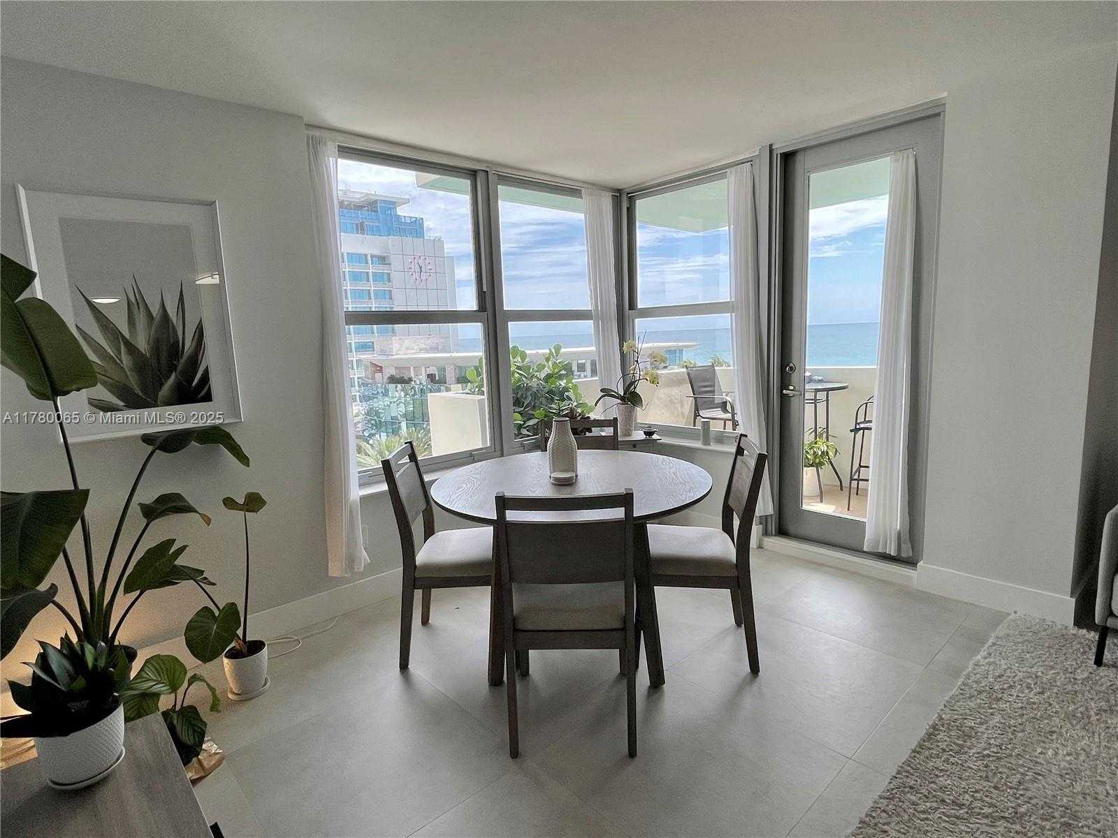 Small Image of 2899 COLLINS AVE #917, Miami Beach Number 3
