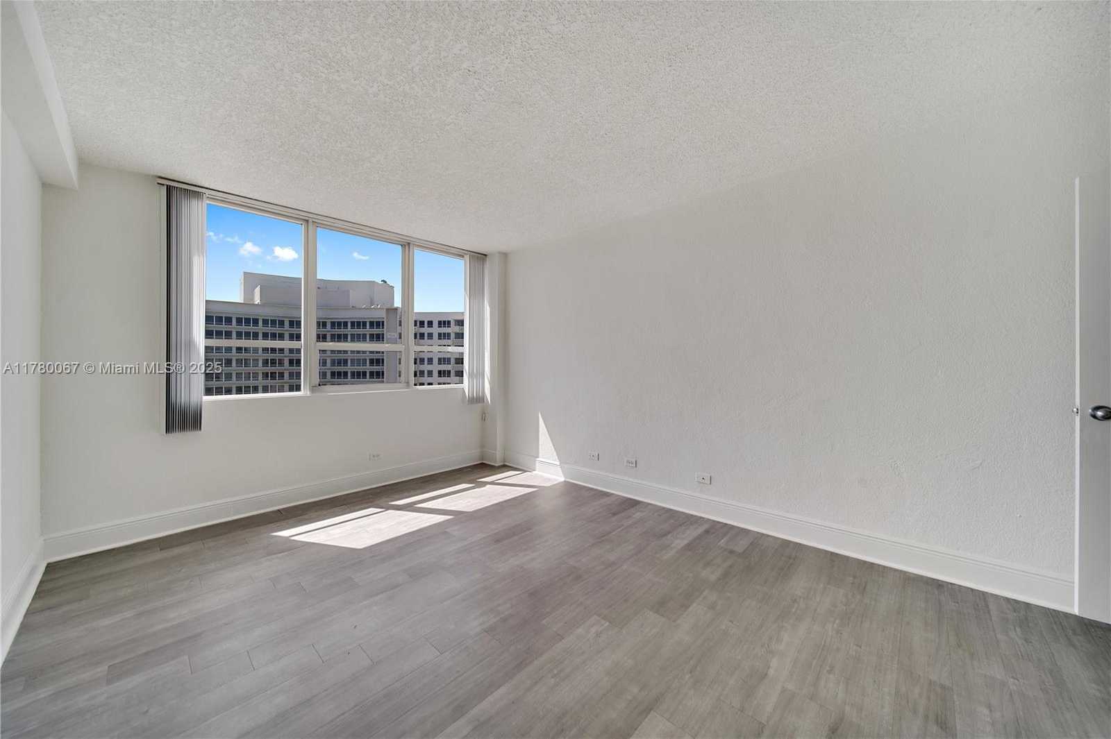 Small Image of 1500 BAY RD #S-0760, Miami Beach Number 15