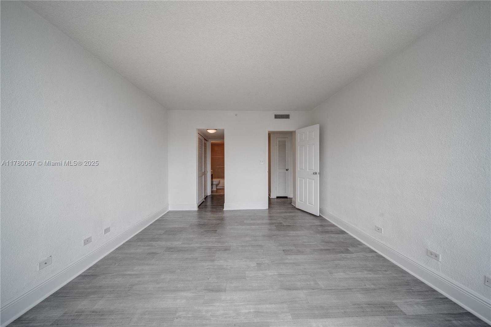 Small Image of 1500 BAY RD #S-0760, Miami Beach Number 18