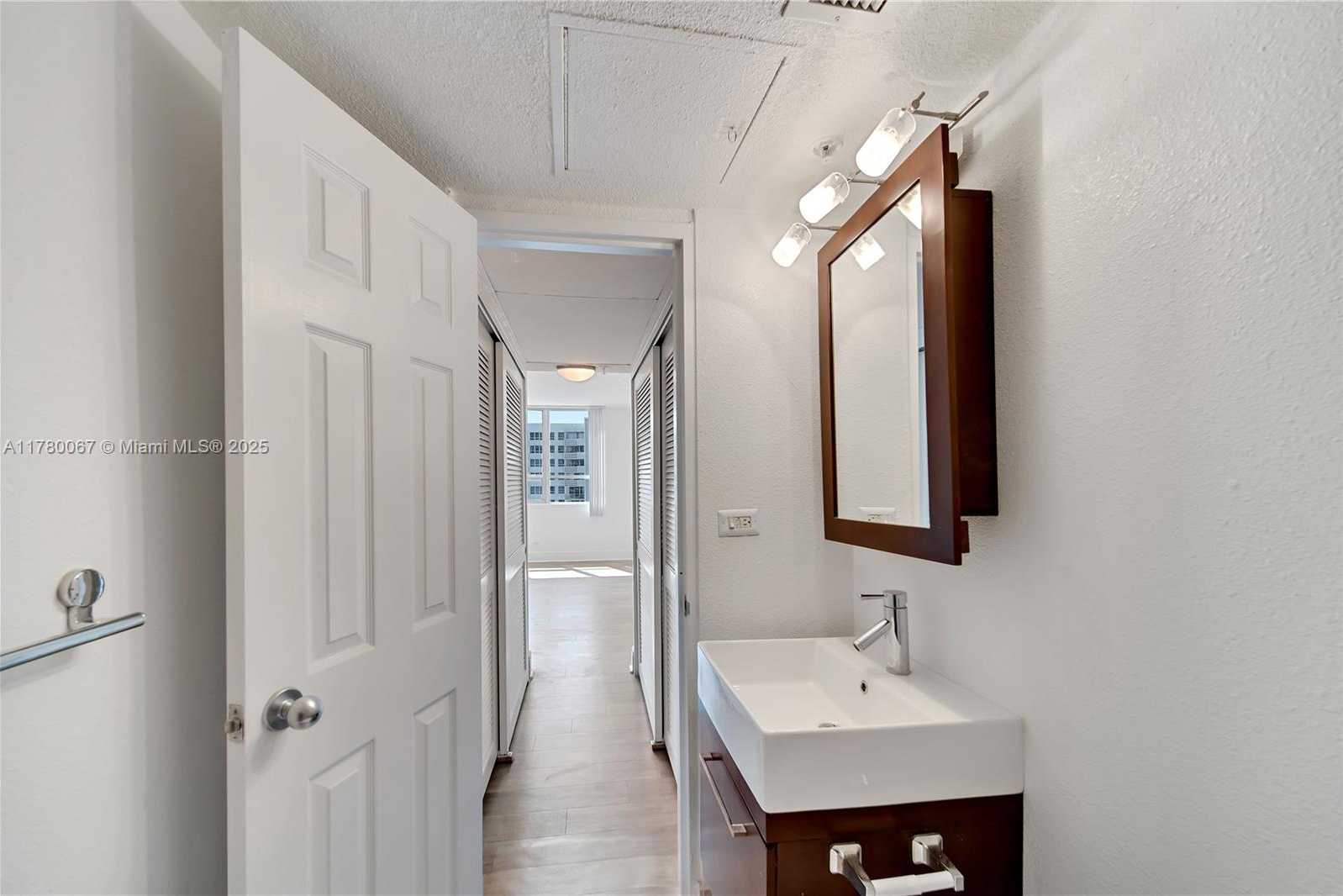 Small Image of 1500 BAY RD #S-0760, Miami Beach Number 20