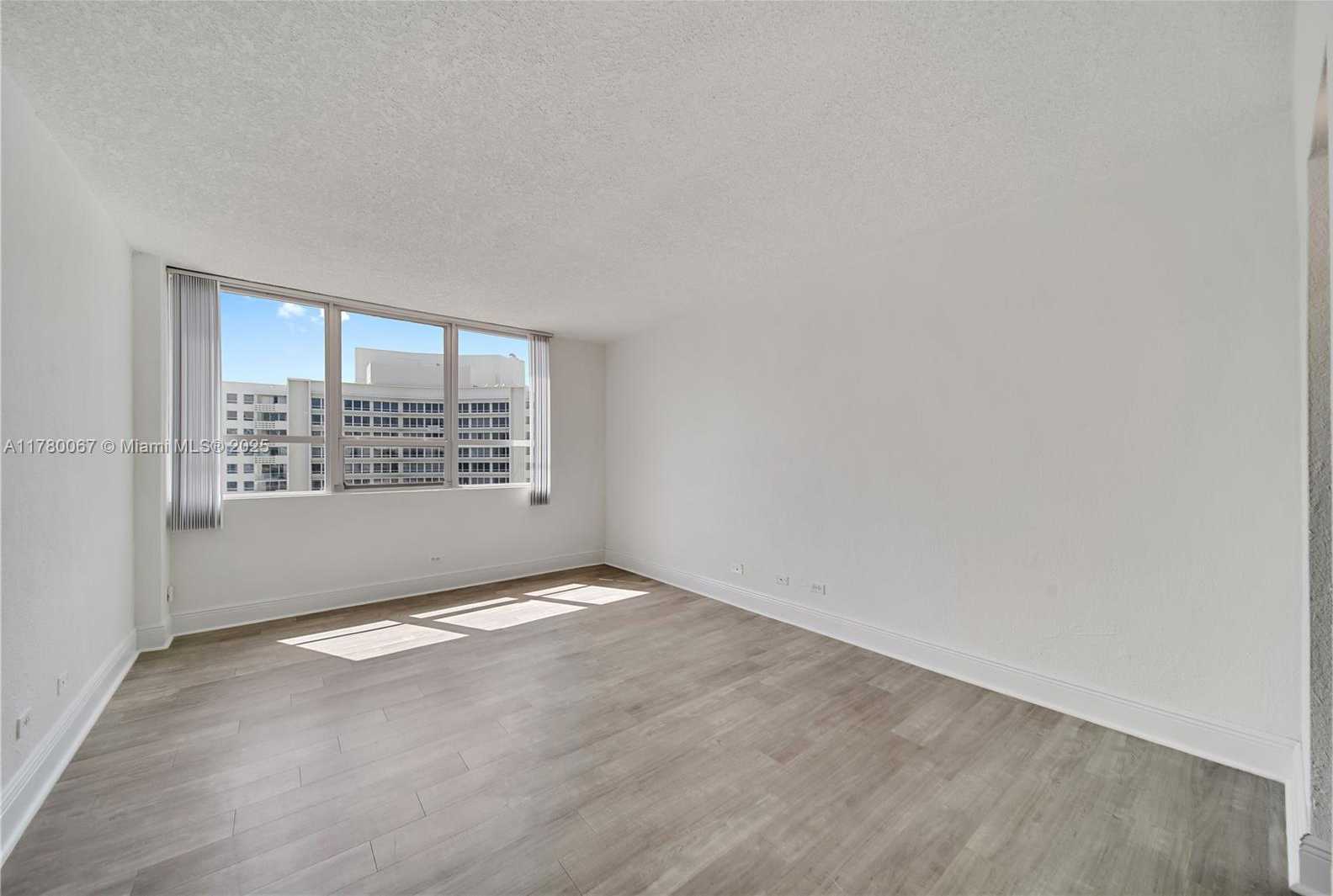 Small Image of 1500 BAY RD #S-0760, Miami Beach Number 21
