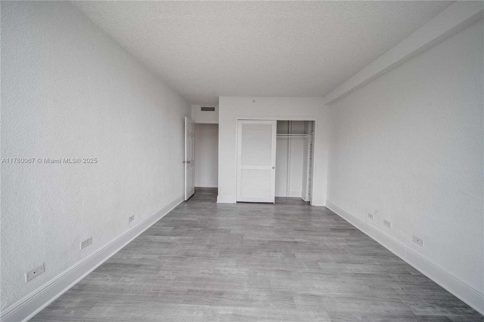 Small Image of 1500 BAY RD #S-0760, Miami Beach Number 24