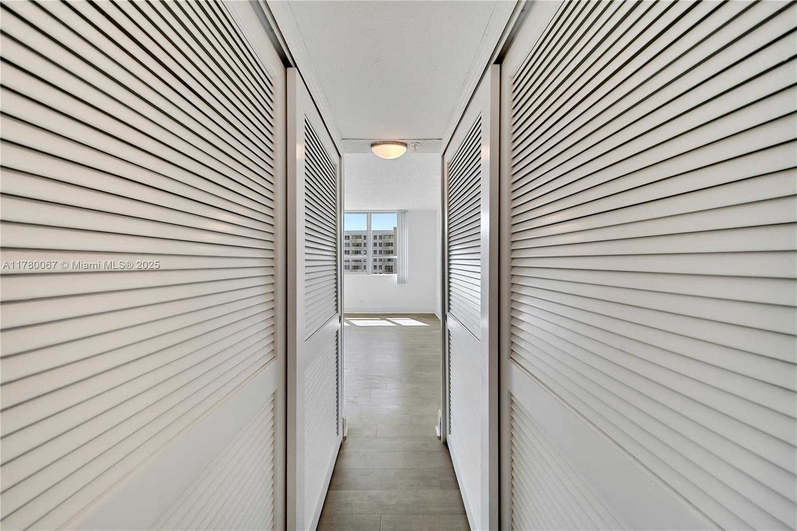 Small Image of 1500 BAY RD #S-0760, Miami Beach Number 25