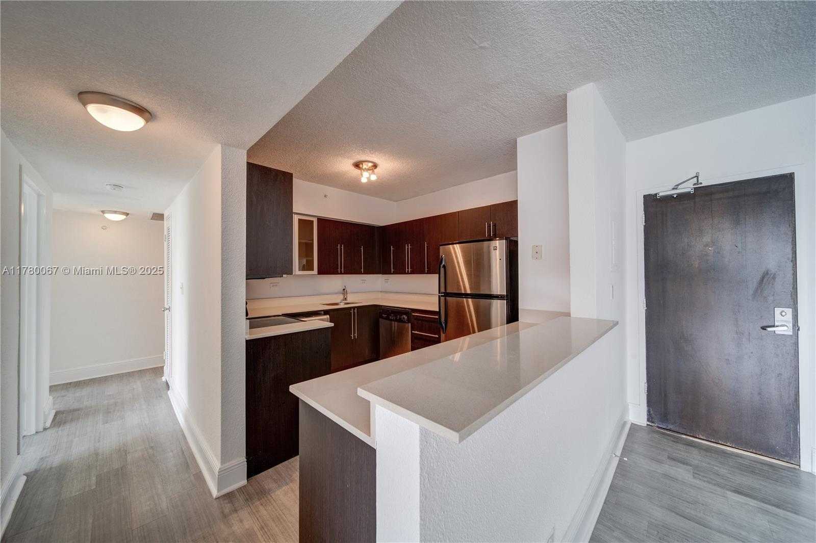 Small Image of 1500 BAY RD #S-0760, Miami Beach Number 3