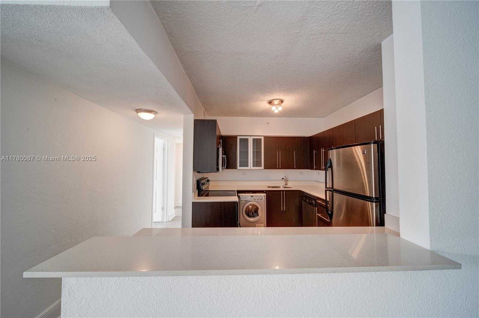 Small Image of 1500 BAY RD #S-0760, Miami Beach Number 4