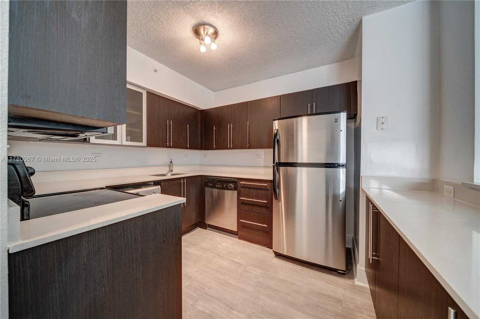 Small Image of 1500 BAY RD #S-0760, Miami Beach Number 5