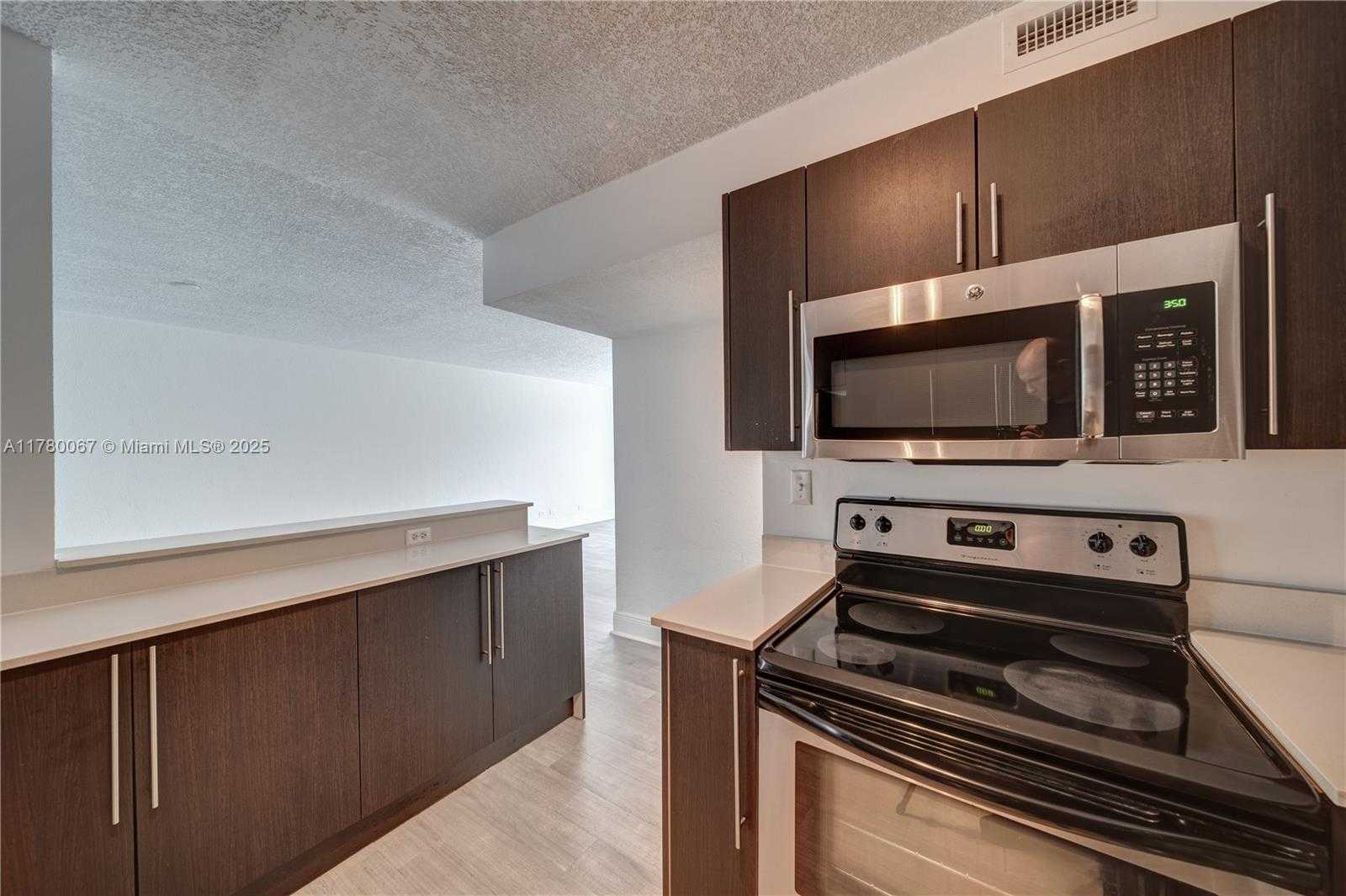 Small Image of 1500 BAY RD #S-0760, Miami Beach Number 6