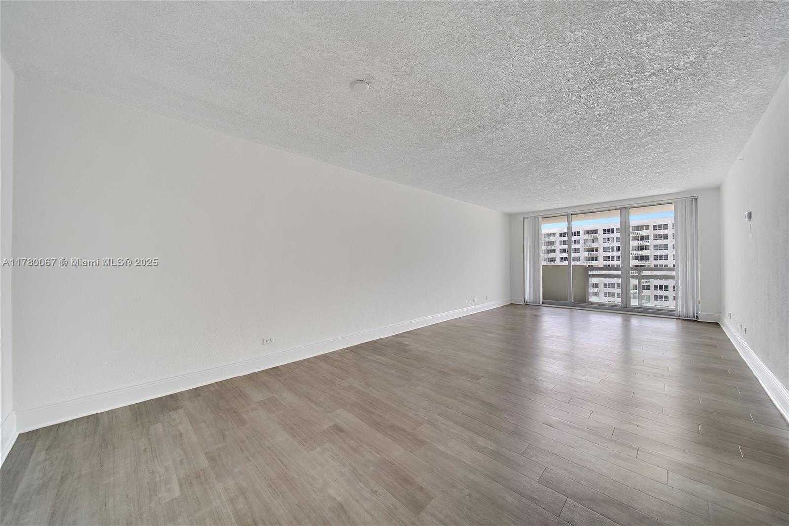 Small Image of 1500 BAY RD #S-0760, Miami Beach Number 8