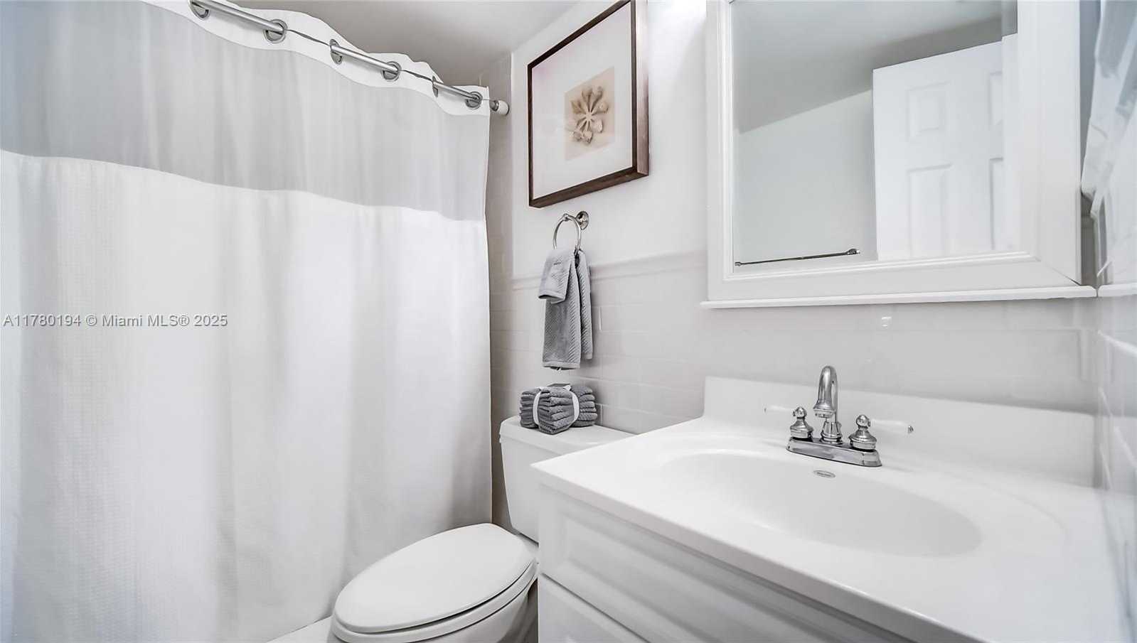 Small Image of 2401 COLLINS AVE #904, Miami Beach Number 10