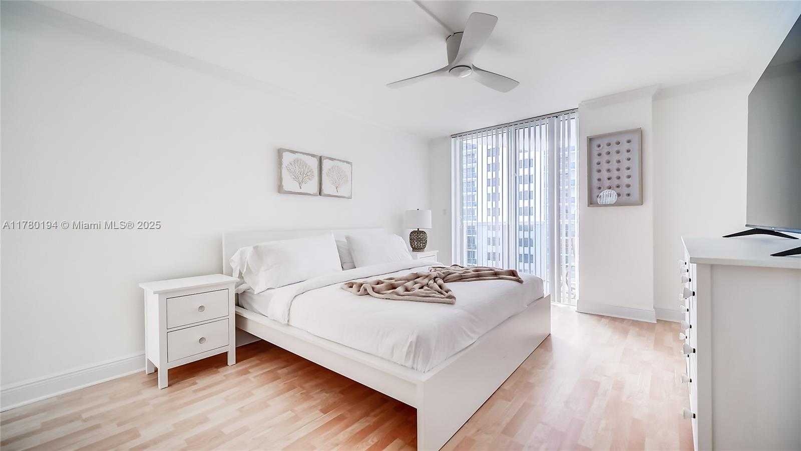 Small Image of 2401 COLLINS AVE #904, Miami Beach Number 11