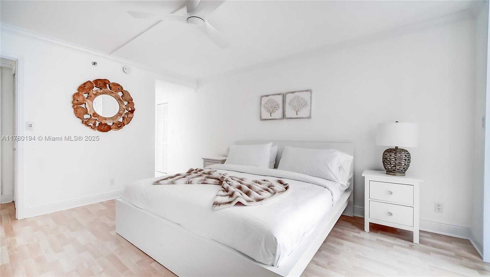 Small Image of 2401 COLLINS AVE #904, Miami Beach Number 12