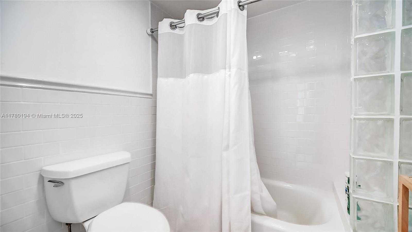 Small Image of 2401 COLLINS AVE #904, Miami Beach Number 14