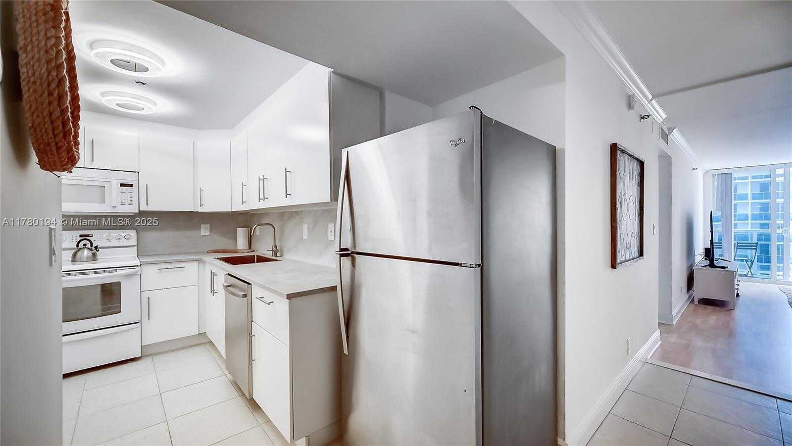 Small Image of 2401 COLLINS AVE #904, Miami Beach Number 17