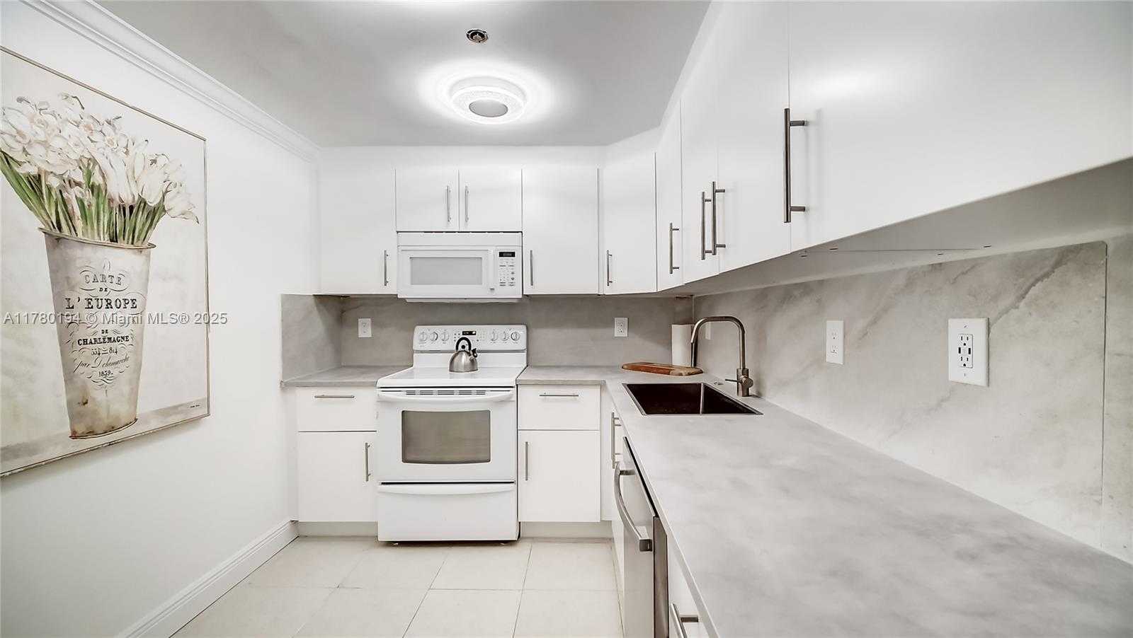Small Image of 2401 COLLINS AVE #904, Miami Beach Number 19