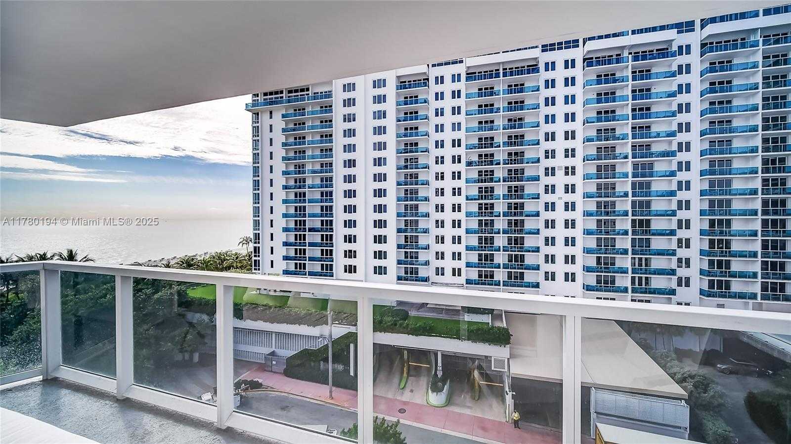 Small Image of 2401 COLLINS AVE #904, Miami Beach Number 2