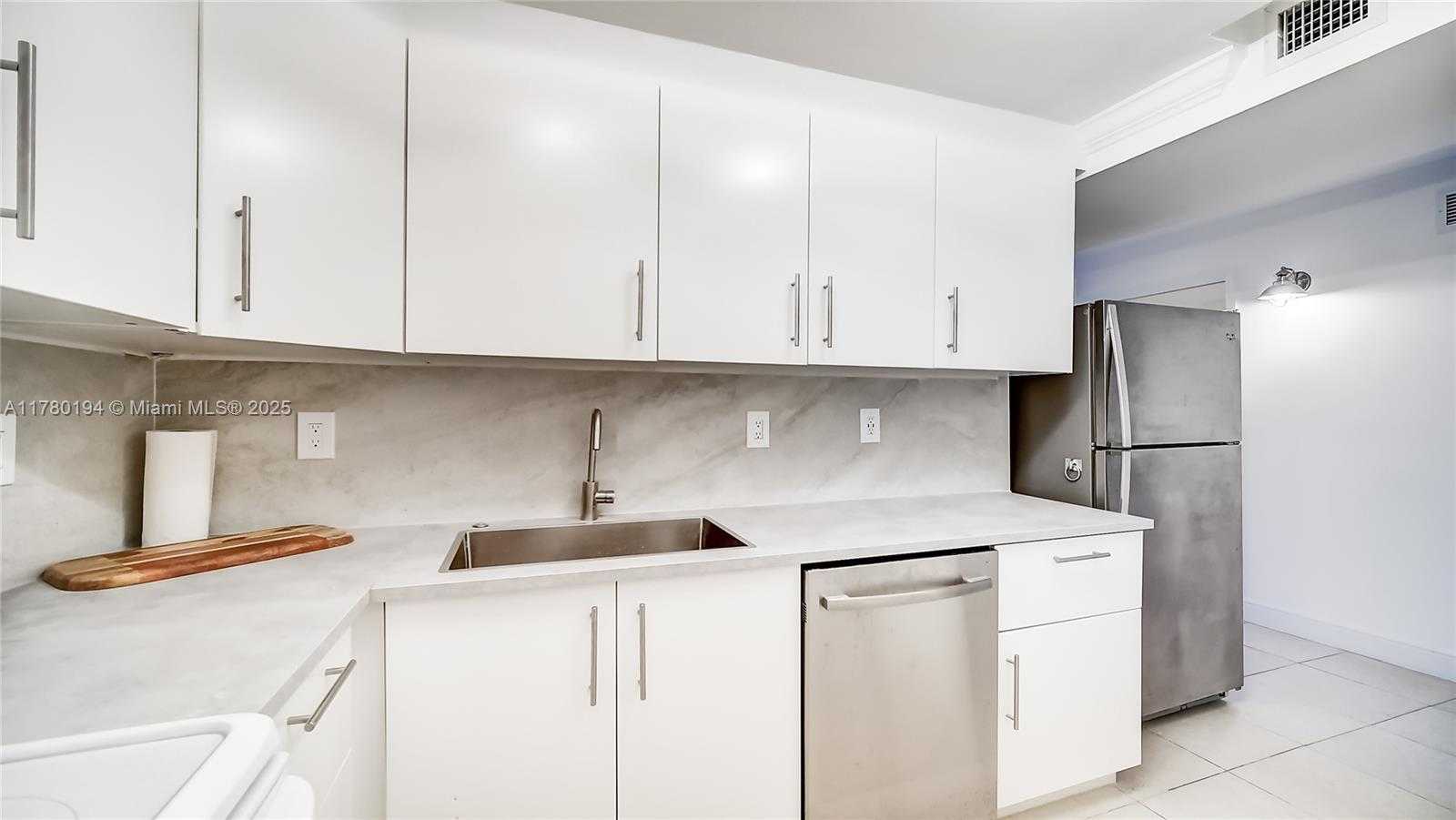 Small Image of 2401 COLLINS AVE #904, Miami Beach Number 20