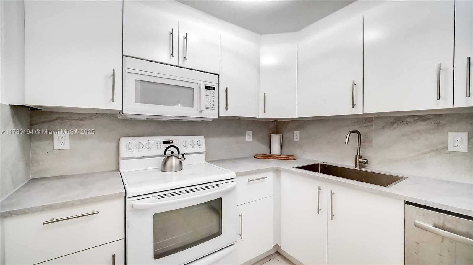 Small Image of 2401 COLLINS AVE #904, Miami Beach Number 21