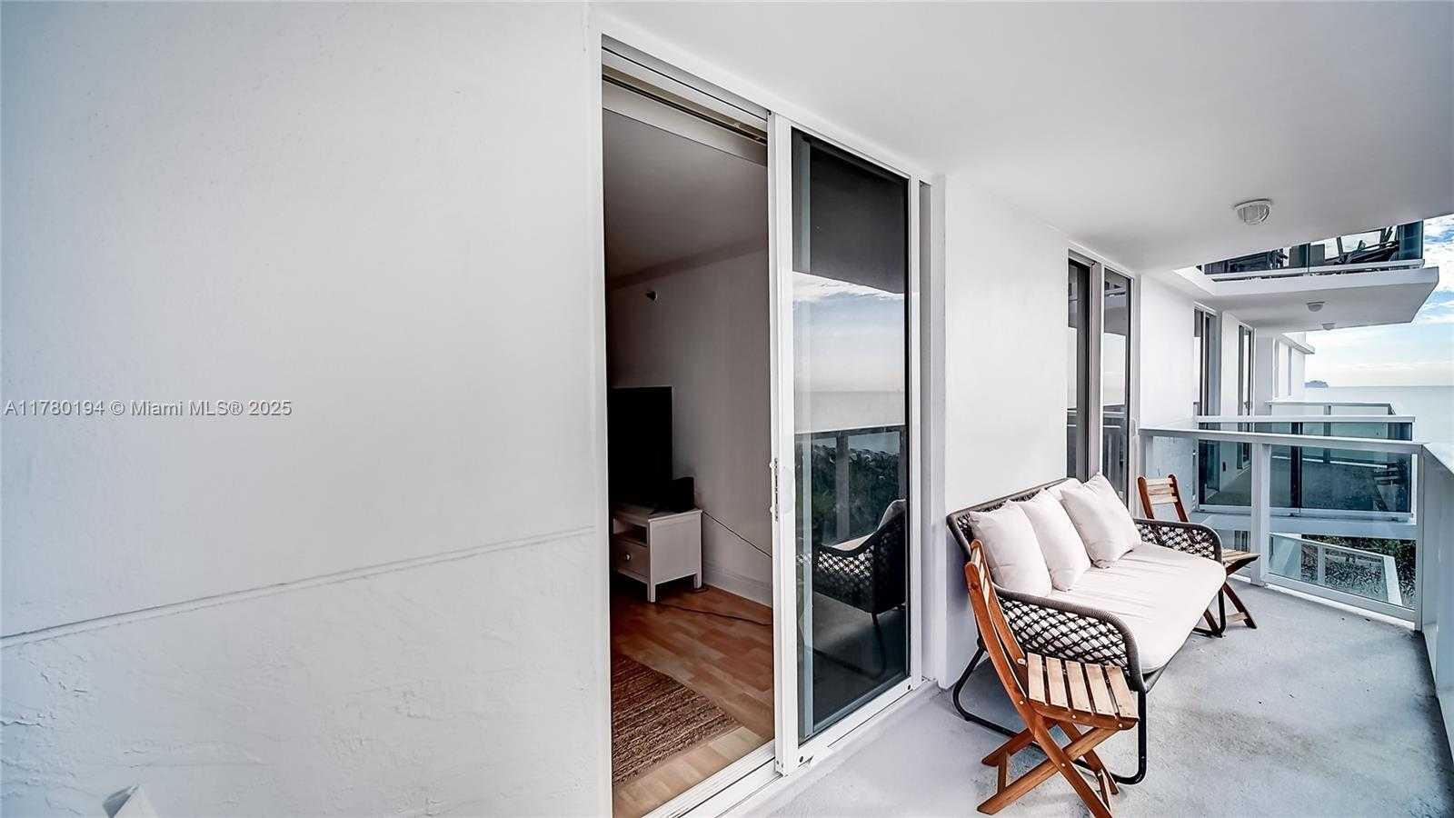 Small Image of 2401 COLLINS AVE #904, Miami Beach Number 24