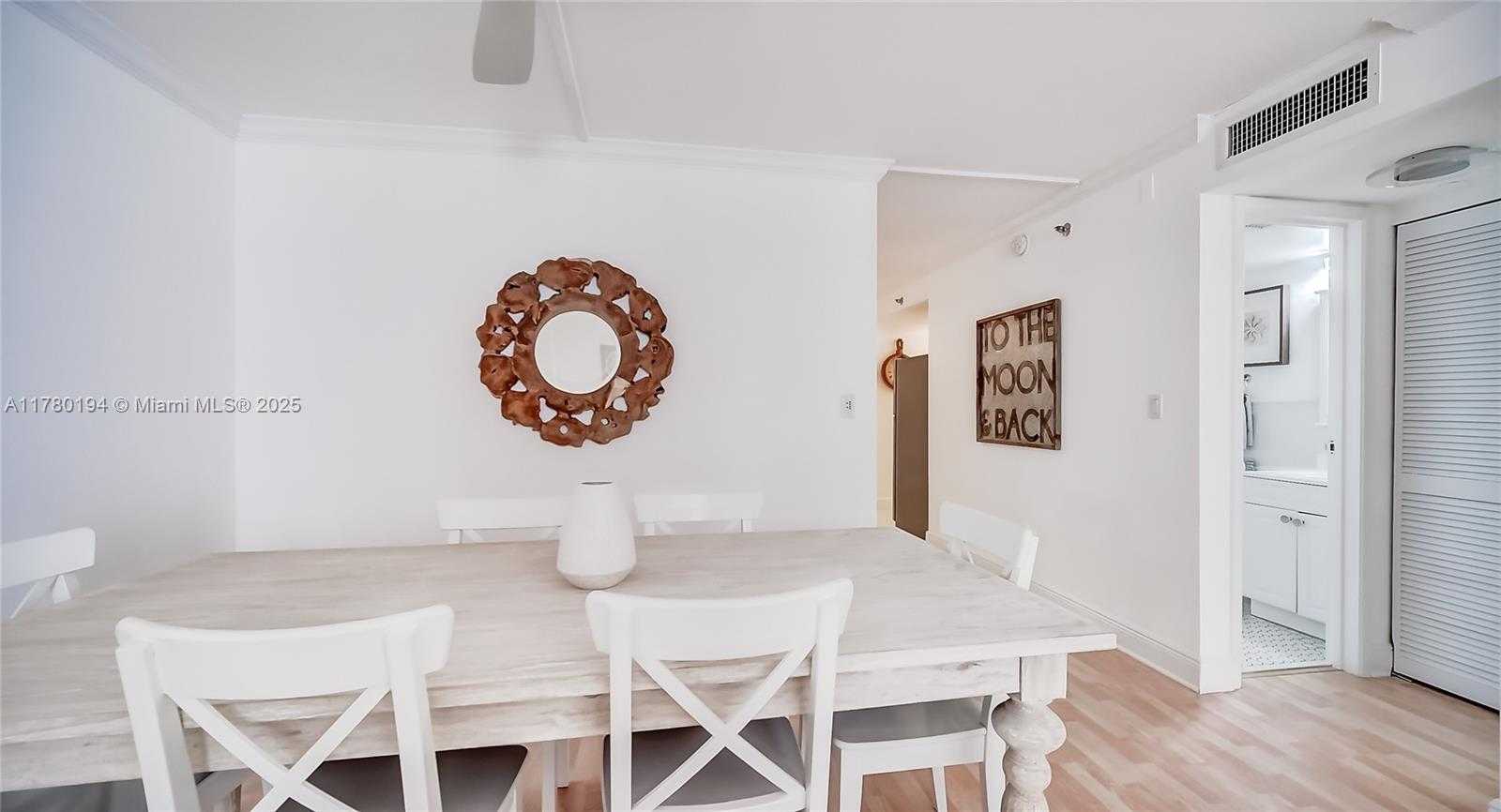 Small Image of 2401 COLLINS AVE #904, Miami Beach Number 5