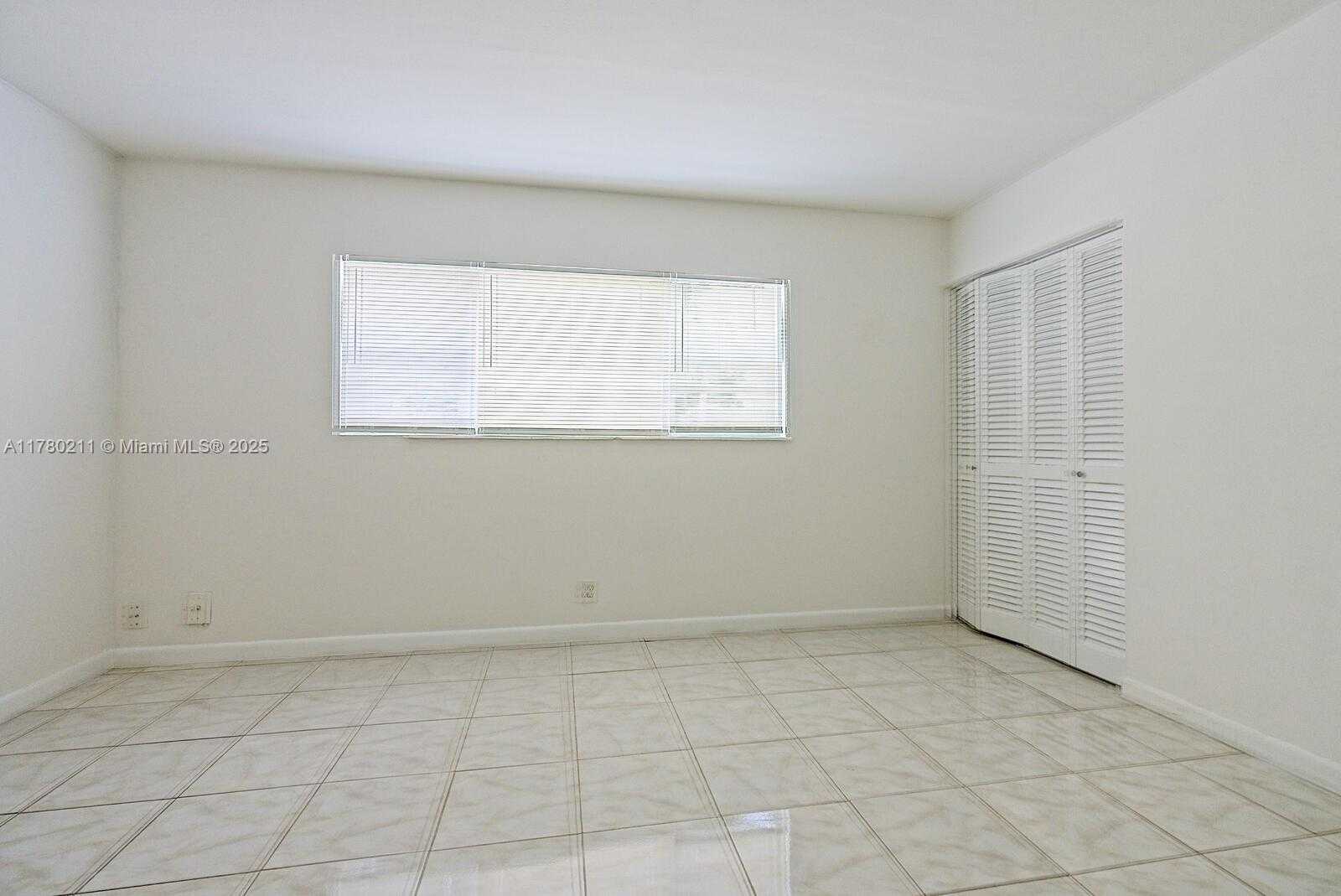 Small Image of 270 LAYNE BLVD #113, Hallandale Beach Number 4