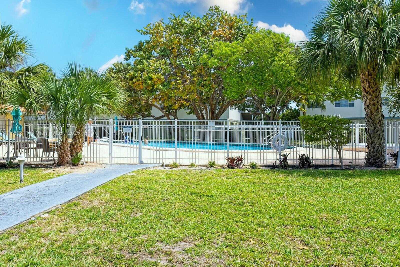 Small Image of 270 LAYNE BLVD #113, Hallandale Beach Number 8