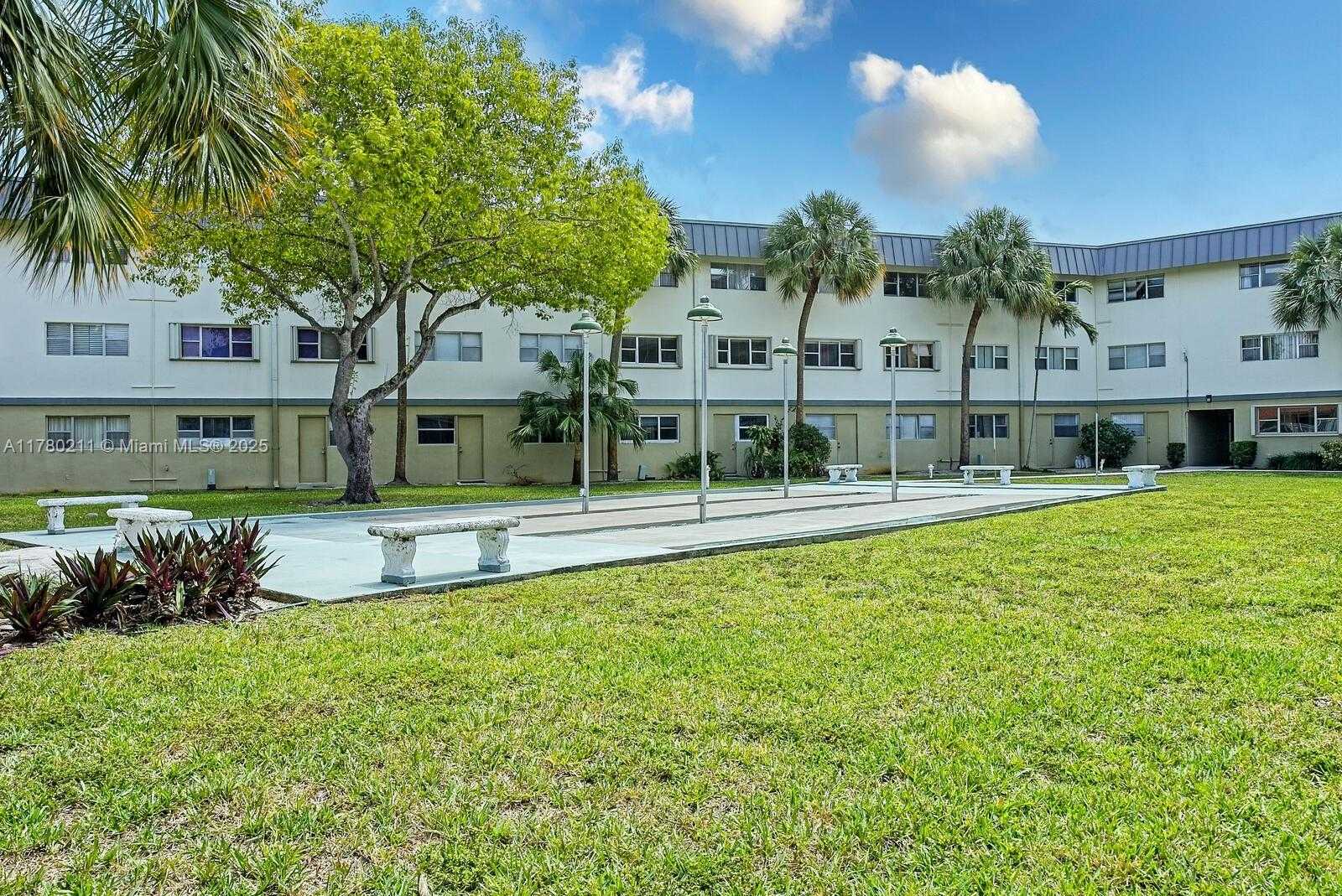 Small Image of 270 LAYNE BLVD #113, Hallandale Beach Number 9