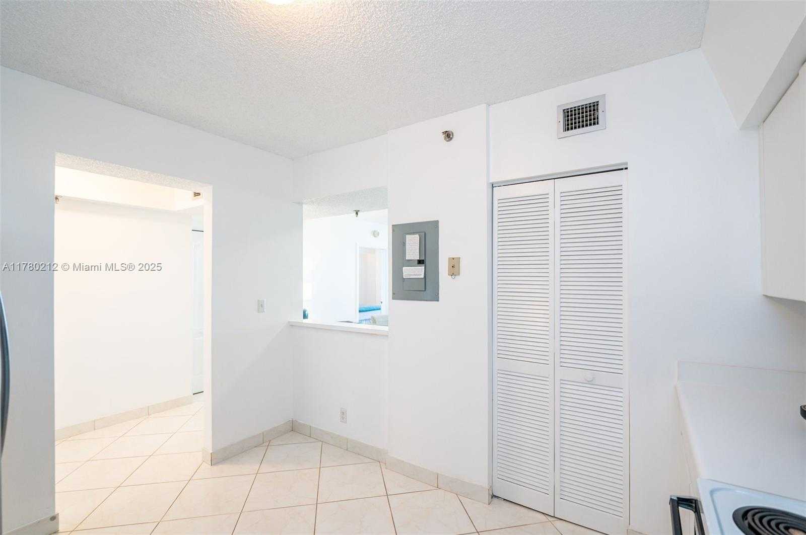 Small Image of 9455 #1003, Surfside Number 21