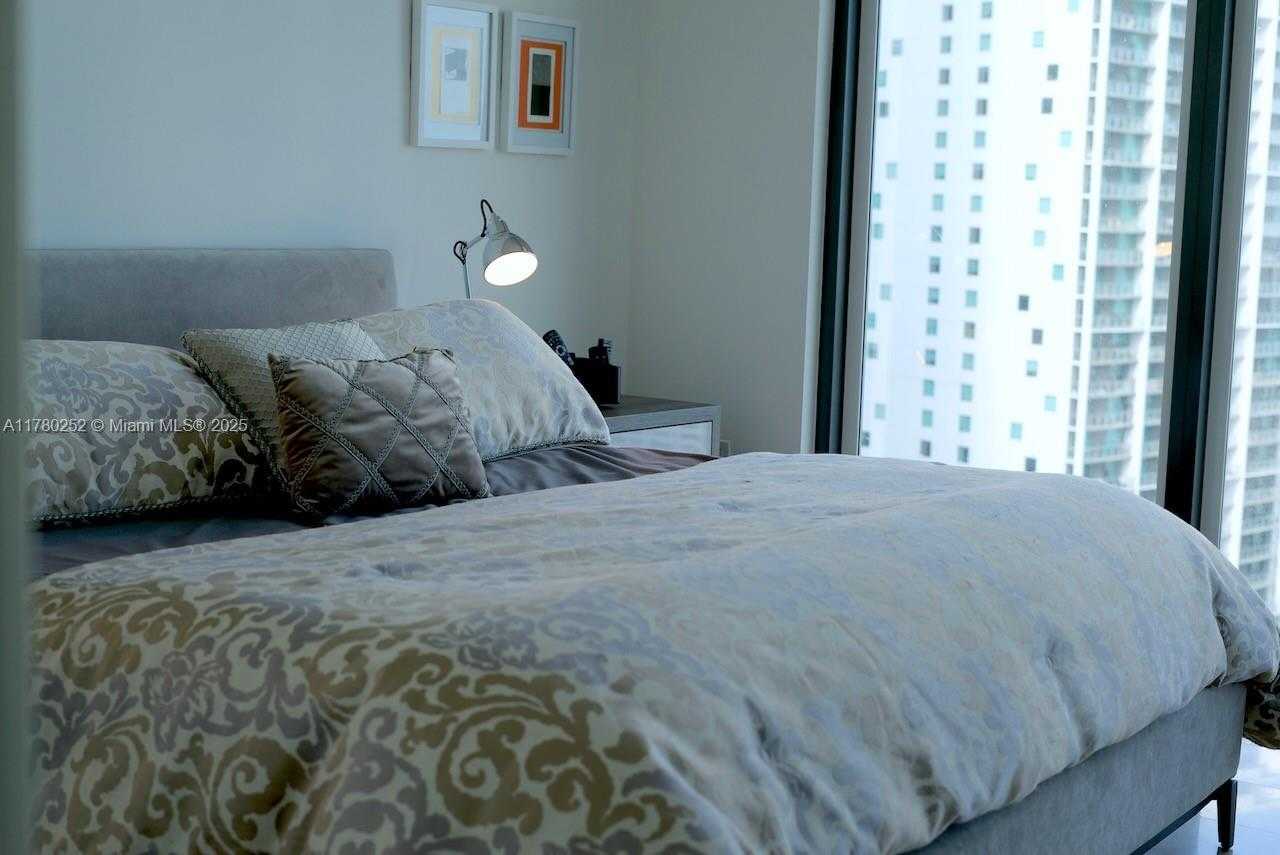 Small Image of 68 SOUTH EAST 6TH ST #2001, Miami Number 10