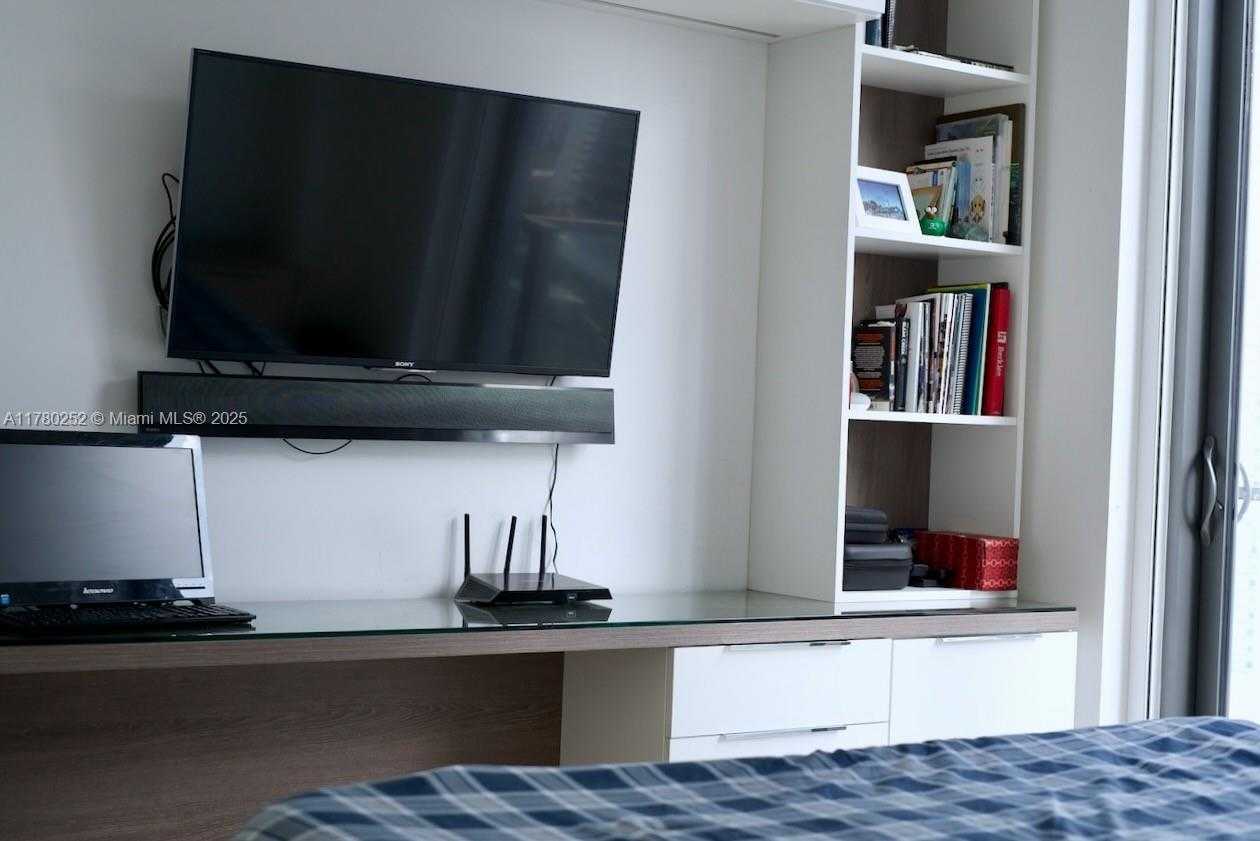 Small Image of 68 SOUTH EAST 6TH ST #2001, Miami Number 17