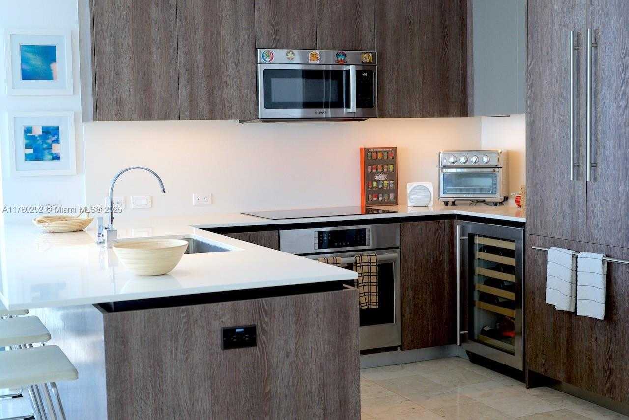 Small Image of 68 SOUTH EAST 6TH ST #2001, Miami Number 6