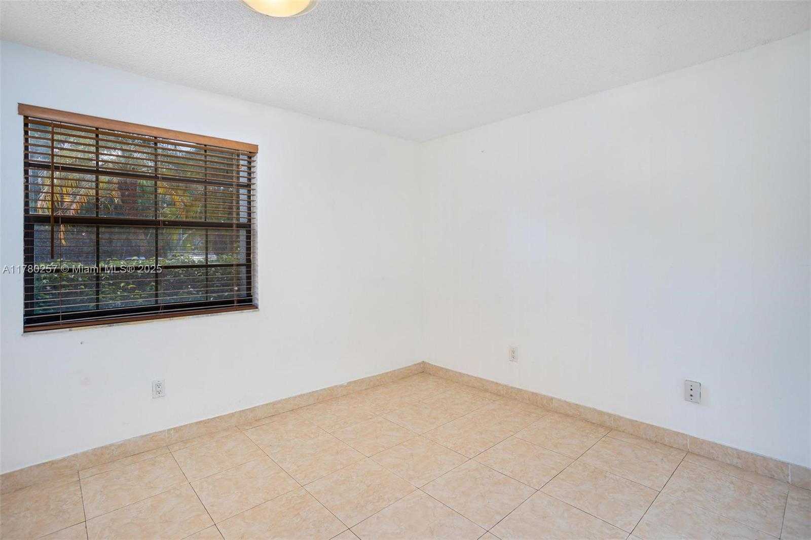 Small Image of 3553 MAGELLAN CIR #311-1, Aventura Number 14